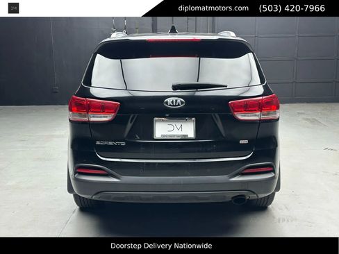 Used 2016 Kia Sorento LX Sport Utility 4D w/ LX Convenience Package image 5