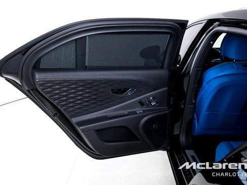 Used 2021 Bentley Flying Spur W12 image 17