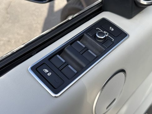 Used 2017 Land Rover Range Rover Autobiography image 23