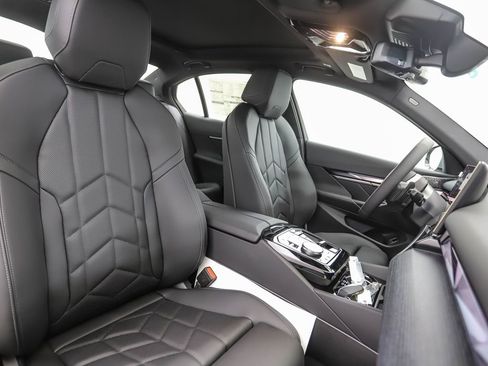 Used 2026 BMW 550e xDrive image 32