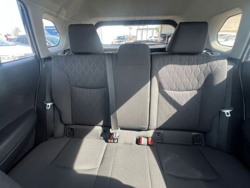 Used 2025 Toyota Corolla Cross LE image 38