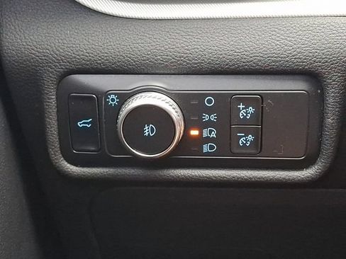 Used 2020 Ford Explorer XLT w/ Equipment Group 202A AWD/4WD image 24