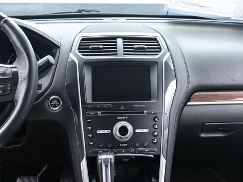 Used 2018 Ford Explorer Platinum AWD/4WD image 26