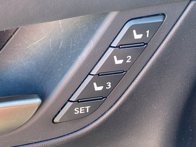 Used 2016 Lexus LX 570 4WD w/ Luxury Package image 17