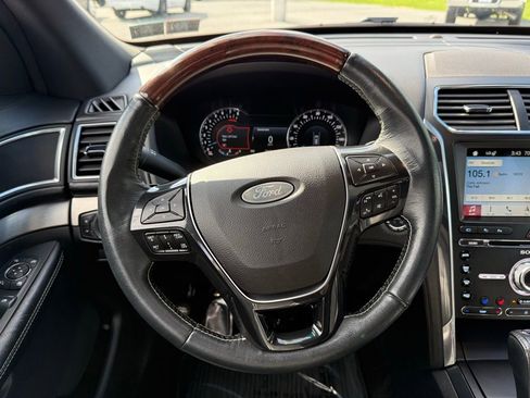 Used 2018 Ford Explorer Platinum image 14