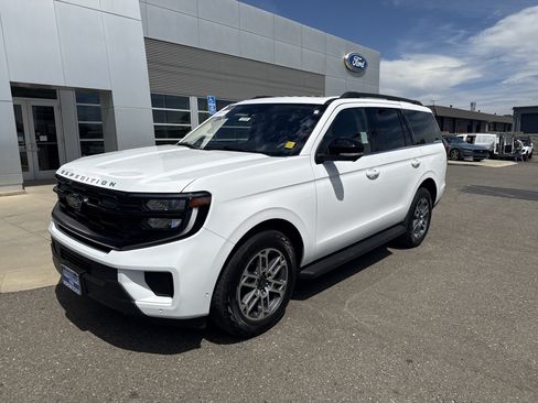 Used 2025 Ford Expedition Active AWD/4WD image 1