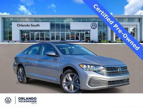 Certified 2023 Volkswagen Jetta SE w/ Panoramic Sunroof Package FWD image 1
