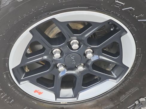 Used 2018 Jeep Wrangler Unlimited Rubicon image 3