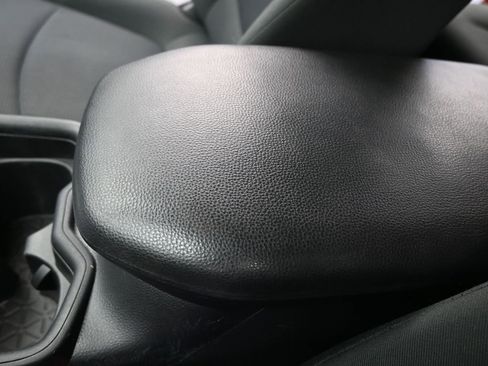 Used 2019 Toyota RAV4 LE w/ Carpet Mat Package image 31