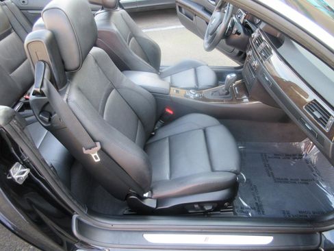 Used 2013 BMW 335i Convertible image 21