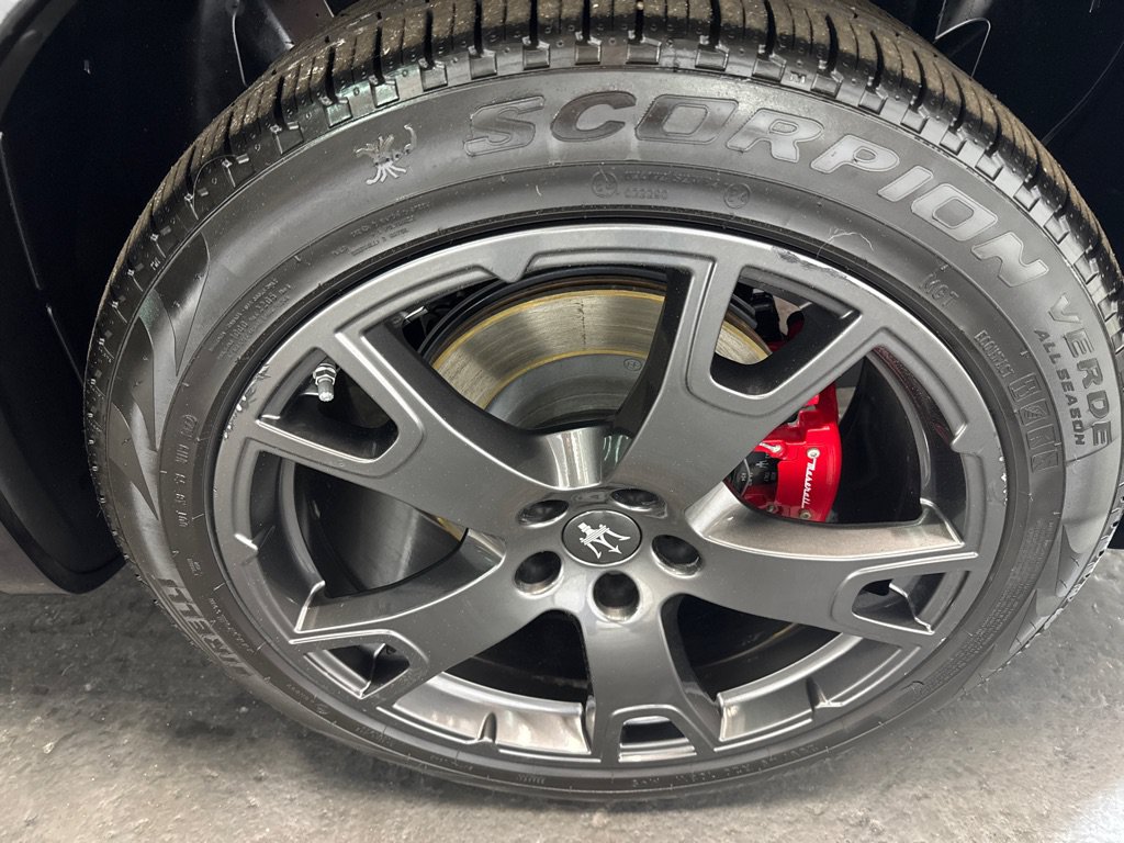 Used 2018 Maserati Levante GranLusso AWD/4WD image 27