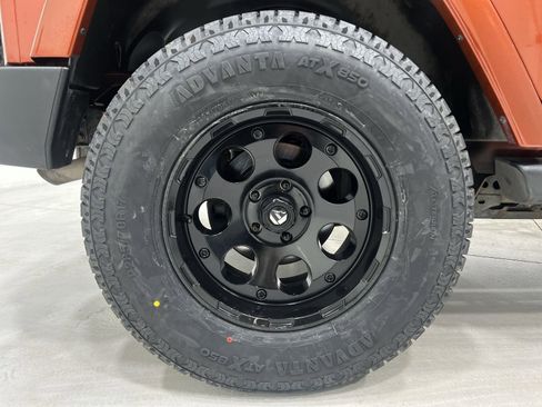 Used 2014 Jeep Wrangler Unlimited Sahara w/ Connectivity Group image 10