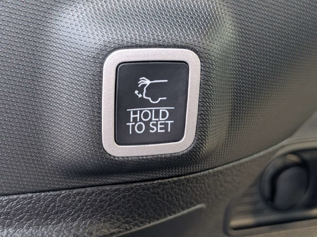 New 2027 Jeep Grand Cherokee Altitude RWD image 14