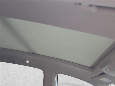 Used 2023 Volkswagen Atlas SEL R-Line image 22