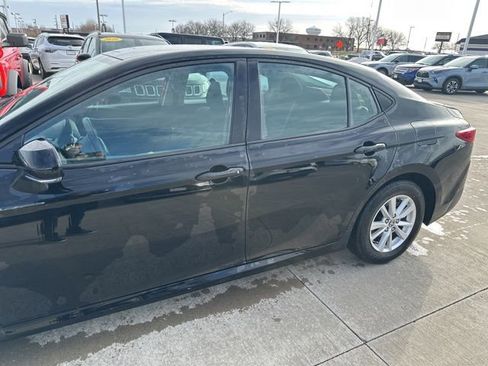 Used 2025 Toyota Camry LE image 4