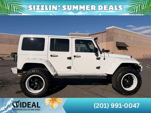 Used 2016 Jeep Wrangler Unlimited Sahara w/ Connectivity Group AWD/4WD image 9