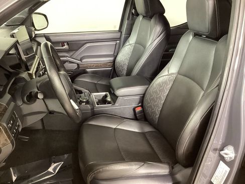 Used 2024 Toyota Tacoma Limited w/ Limited Package (LT) AWD/4WD image 12
