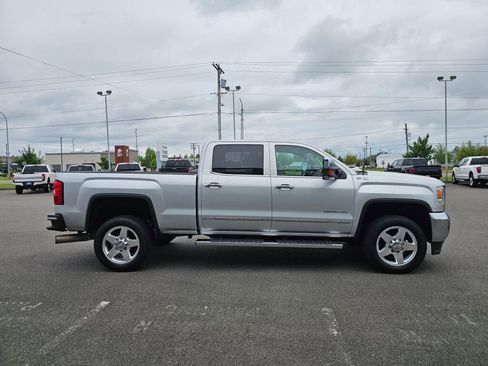 Used 2015 GMC Sierra 2500 SLT w/ Duramax Plus Package AWD/4WD image 5