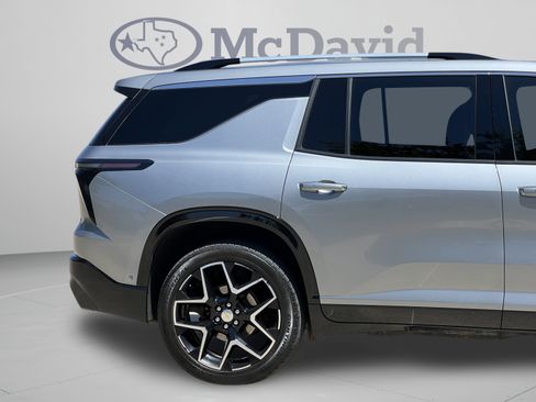 Used 2025 Chevrolet Traverse High Country w/ LPO, Floor Liner Package AWD/4WD image 32