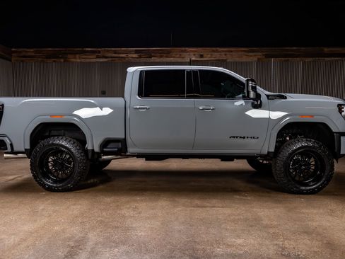 Used 2025 GMC Sierra 2500 AT4 w/ Technology Package image 11