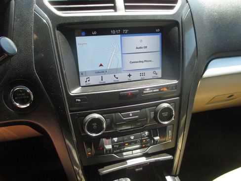 Used 2017 Ford Explorer XLT w/ Equipment Group 202A AWD/4WD image 28