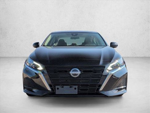 Used 2023 Nissan Altima 2.5 S FWD image 2