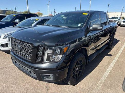 Used 2019 Nissan Titan SV w/ SV Convenience Package RWD image 2