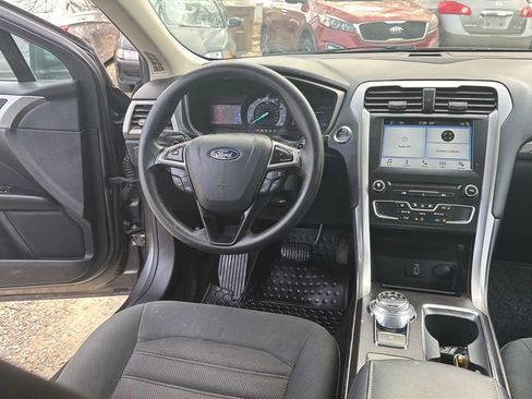 Used 2018 Ford Fusion SE w/ Fusion SE Technology Package image 29