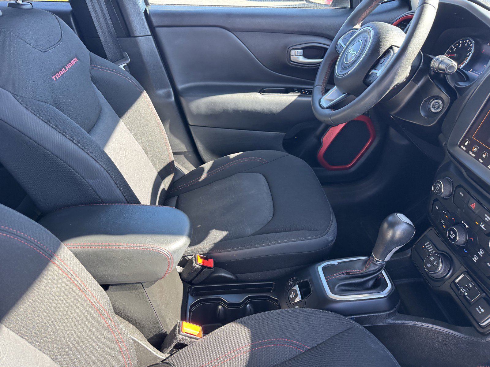 Used 2023 Jeep Renegade Trailhawk AWD/4WD image 8