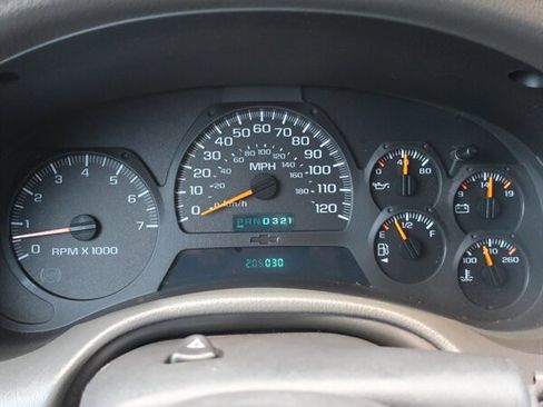 Used 2002 Chevrolet TrailBlazer LT image 16