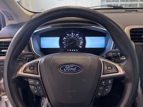 Used 2019 Ford Fusion SE image 4