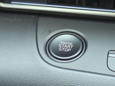 Certified 2025 Hyundai Elantra SEL image 35