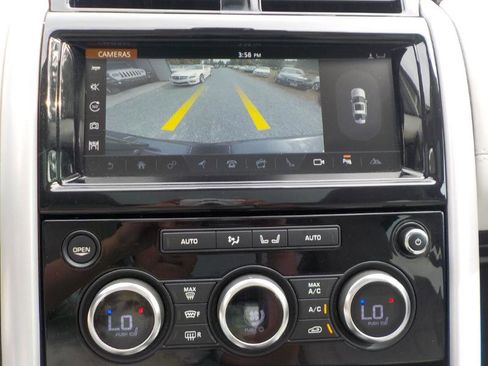 Used 2017 Land Rover Discovery HSE image 18