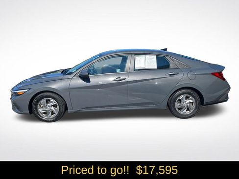 Certified 2024 Hyundai Elantra SE FWD image 3