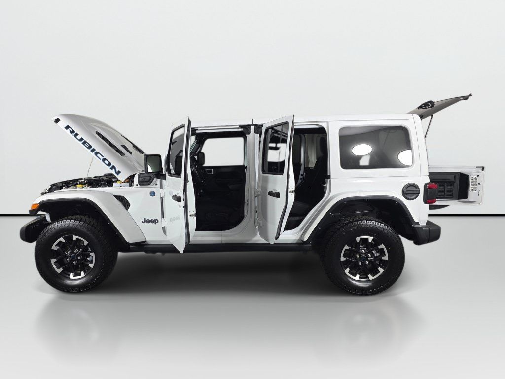 Used 2022 Jeep Wrangler Unlimited Rubicon 4xe AWD/4WD image 10