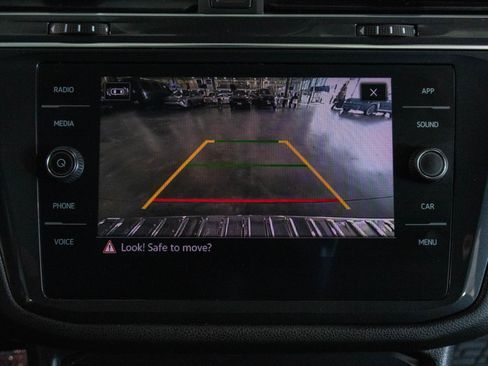 Used 2022 Volkswagen Tiguan SE image 6