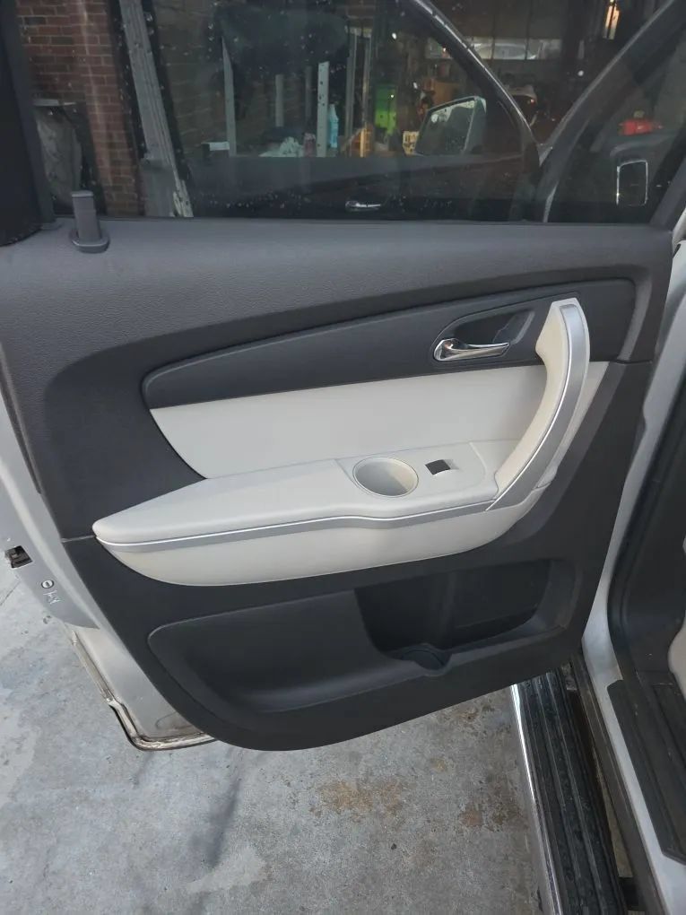 Used 2012 GMC Acadia SLT w/ LPO, 'HIT The Road' Package FWD image 17