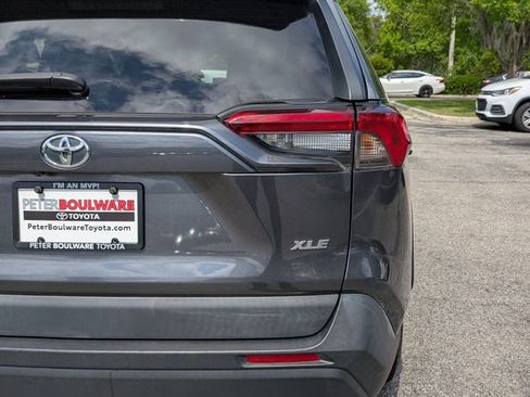 Used 2021 Toyota RAV4 XLE w/ Convenience Package FWD image 12