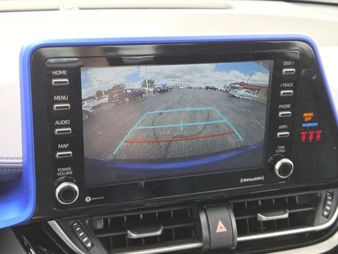 Used 2020 Toyota C-HR XLE FWD image 5