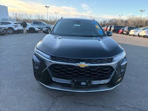 Used 2025 Chevrolet Trax LT w/ LT Convenience Package image 4