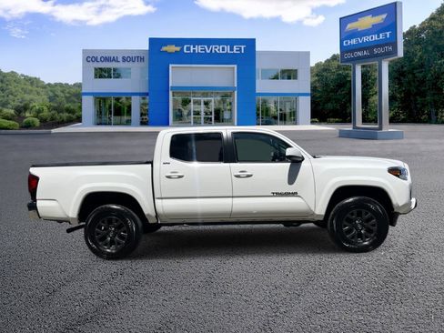 Used 2023 Toyota Tacoma SR5 AWD/4WD image 7