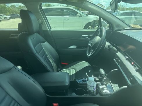 Used 2023 Kia Sportage SX image 12