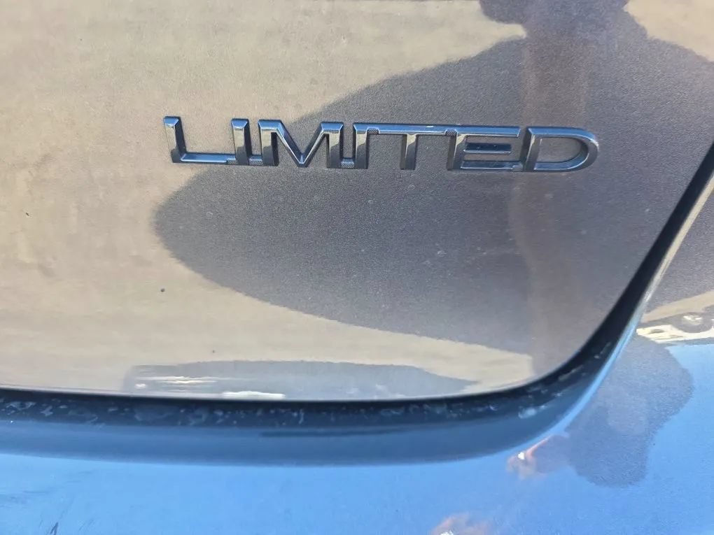 Used 2019 Chrysler Pacifica Limited w/ Advanced Safetytec Group FWD image 15