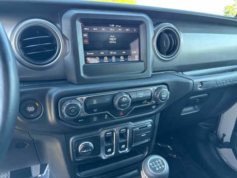 Certified 2022 Jeep Wrangler Willys image 18