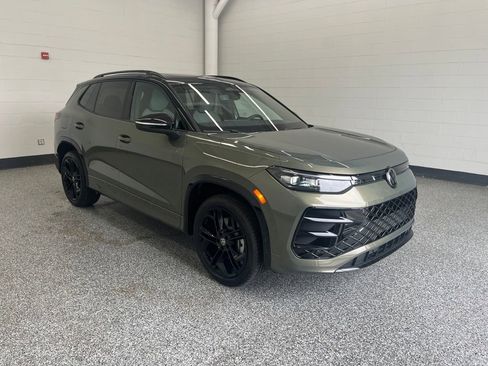 New 2026 Volkswagen Tiguan SE R-Line AWD/4WD image 9
