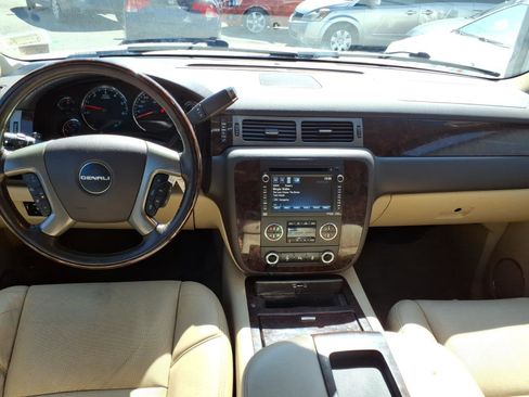 Used 2013 GMC Yukon XL Denali AWD/4WD image 7