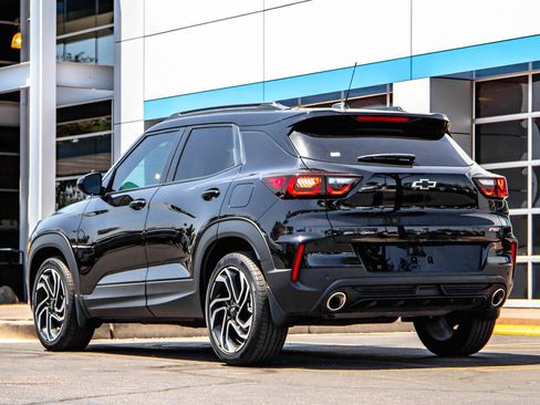 Used 2024 Chevrolet TrailBlazer RS w/ Driver Confidence Package FWD image 3