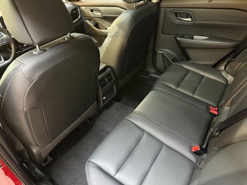 Used 2023 Nissan Rogue SL w/ SL Premium Package image 40