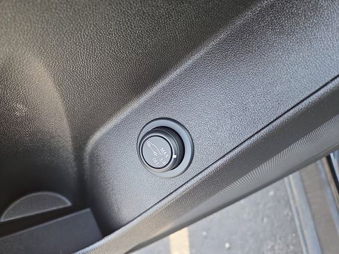 Used 2024 Chevrolet Equinox LT image 33