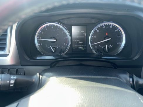 Used 2018 Toyota Highlander XLE image 25